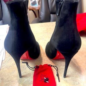 Hardly worn, in very good condition Christian Louboutin ankle boots in black